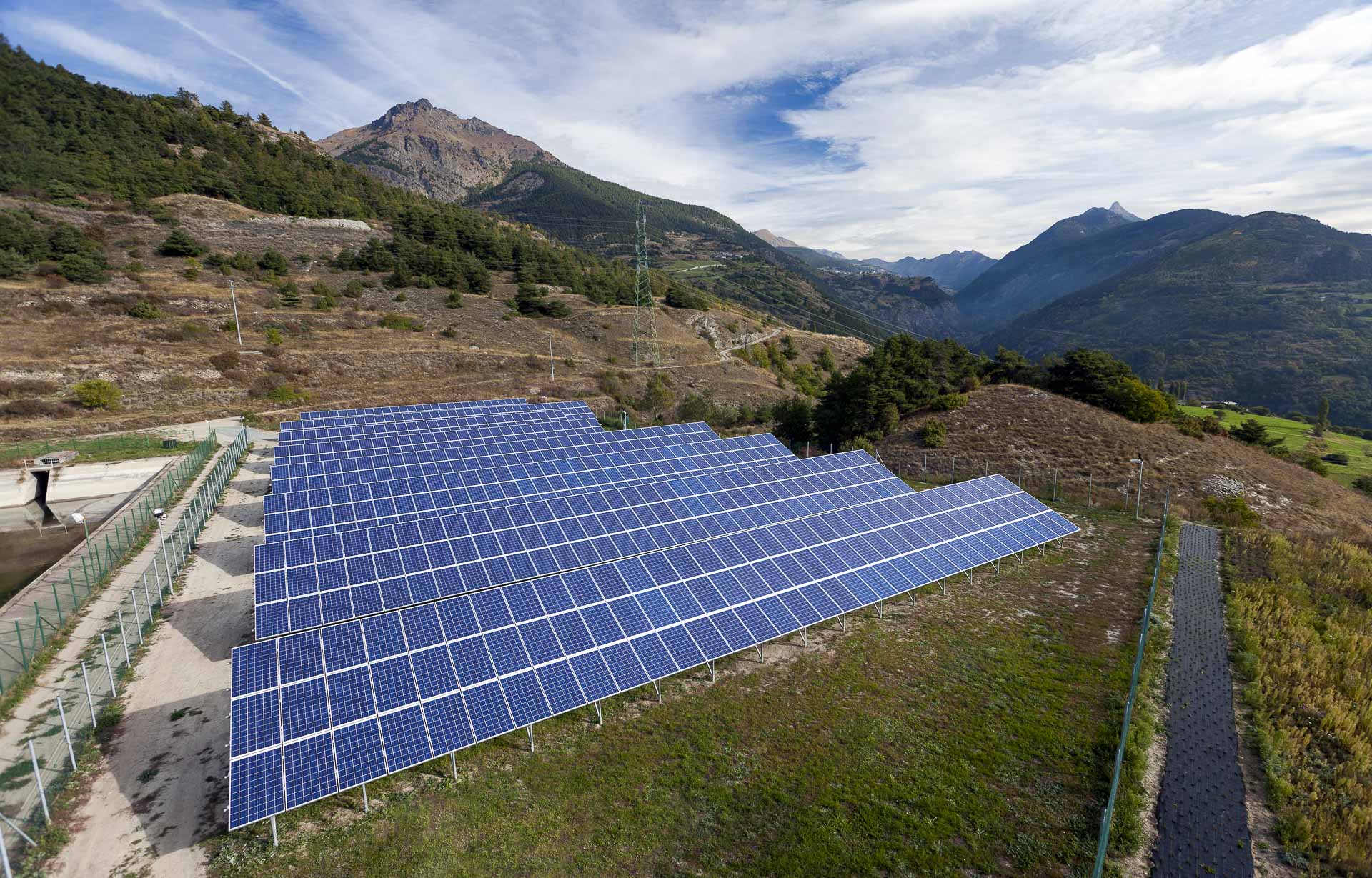 Impianto produzione energia verde rinnovabile fotovoltaica La Tour 