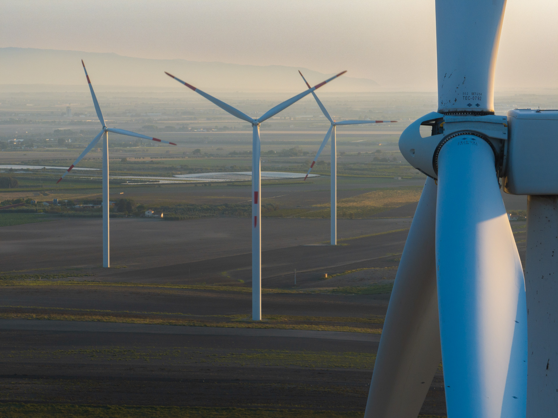 Impianto produzione energia verde eolica rinnovabile di Ponte Albanito