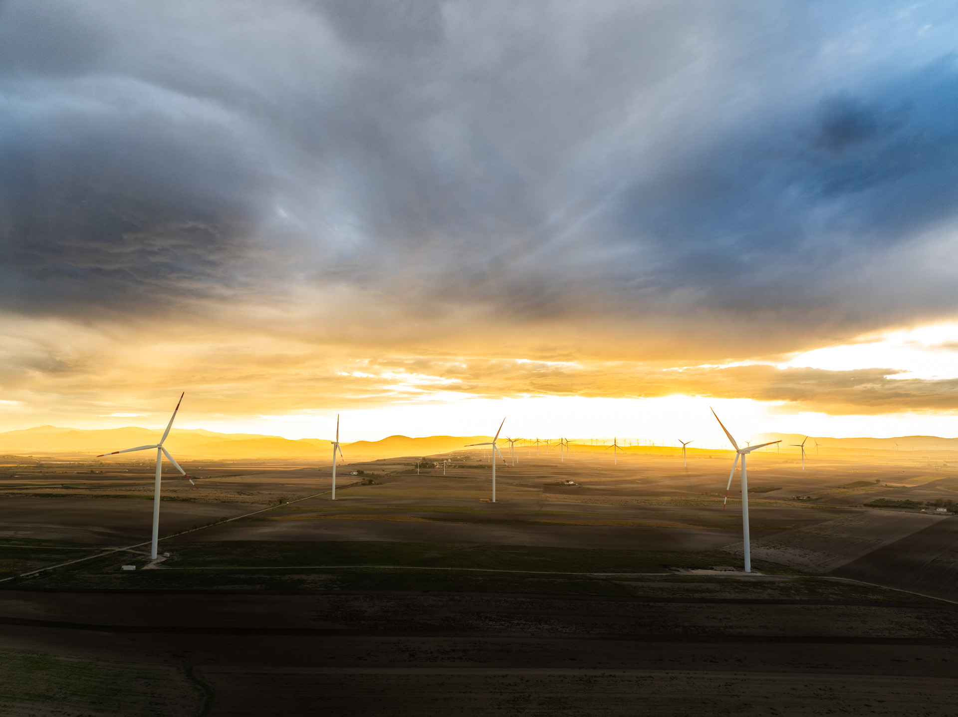 Impianto produzione energia elettrica verde rinnovabile eolica CVA Ponte Albanito